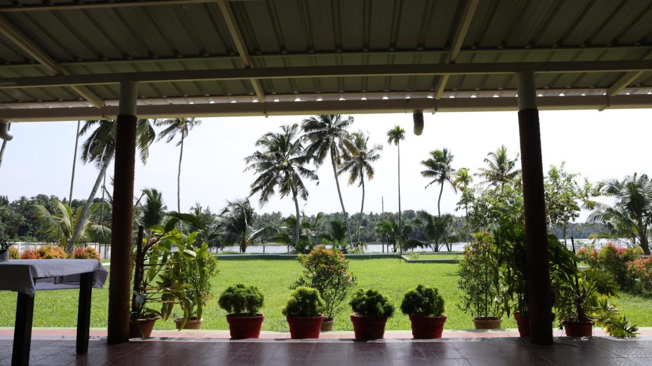 Ashtamudi Lake Garden Resorts Коллам Екстер'єр фото