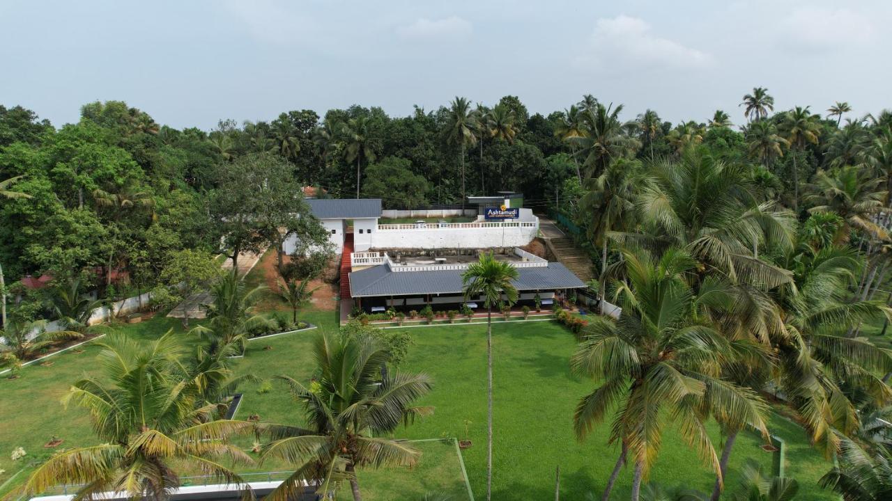 Ashtamudi Lake Garden Resorts Коллам Екстер'єр фото