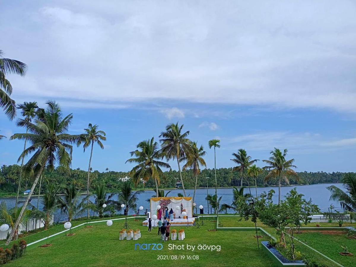 Ashtamudi Lake Garden Resorts Коллам Екстер'єр фото